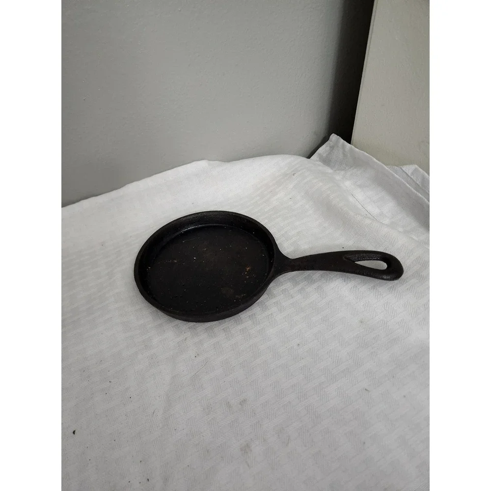 Vintage Miniature Cast Iron Skillet Small Decorative Frying Pan Spoon Rest Black